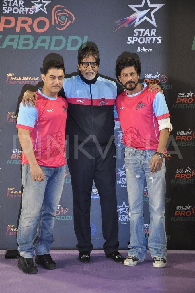 Aamir et SRK se saluent au match de la Pro- League Kabaddi  _dsc0810