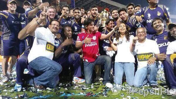 KKR entre IPL finale: SRK célèbre  avec Mamata Di Bpei5e10
