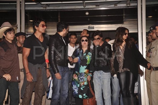 SRK, Deepika se préparent pour SLAM! LE TOUR - Page 2 Rocksd84