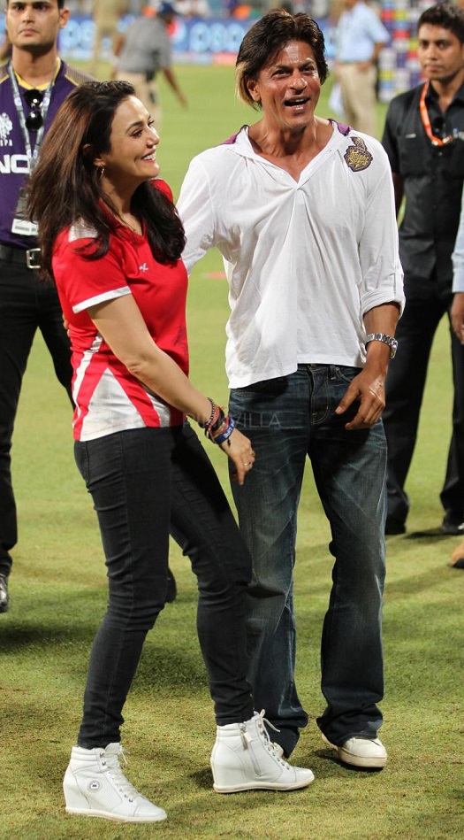 KKR entre IPL finale: SRK célèbre  avec Mamata Di Rockss16