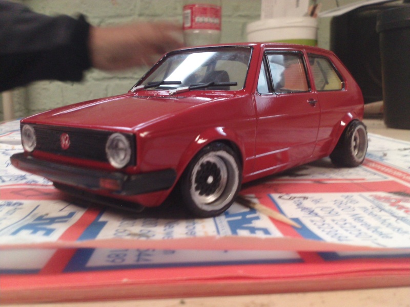 voici mes 2 premières vw cox 1/24 et vw golf GTI 1/24 P1605110