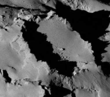 Rosetta : Mission autour de la comète 67P/Churyumov-Gerasimenko - Page 4 Crater10