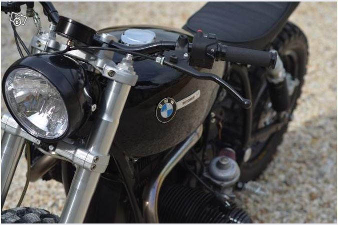 C'est ici qu'on met les bien molles....BMW Café Racer - Page 31 R_100_12