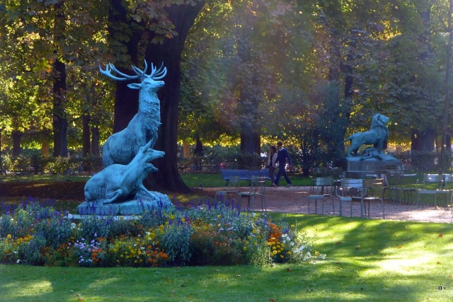 Choses vues dans le jardin du Luxembourg, à Paris - Page 2 Octobr11