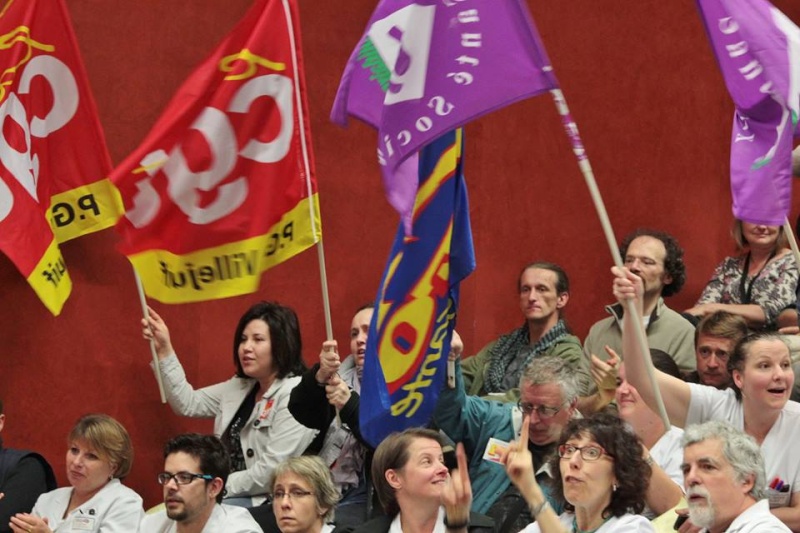 Les militants du NPA travaillent à la coord. - Page 2 10389110