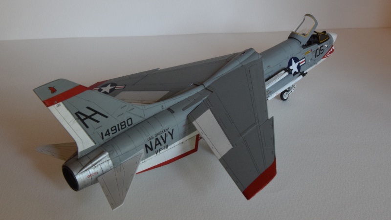 F-8E Crusader - Academy - 1/72 Csc_0018