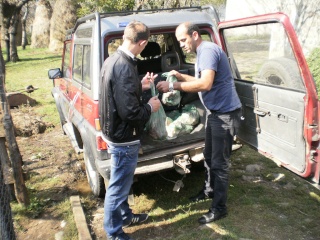Shoqata BKI Puke shperndan mish kurbani ne rrethin e Pukes. P1020010