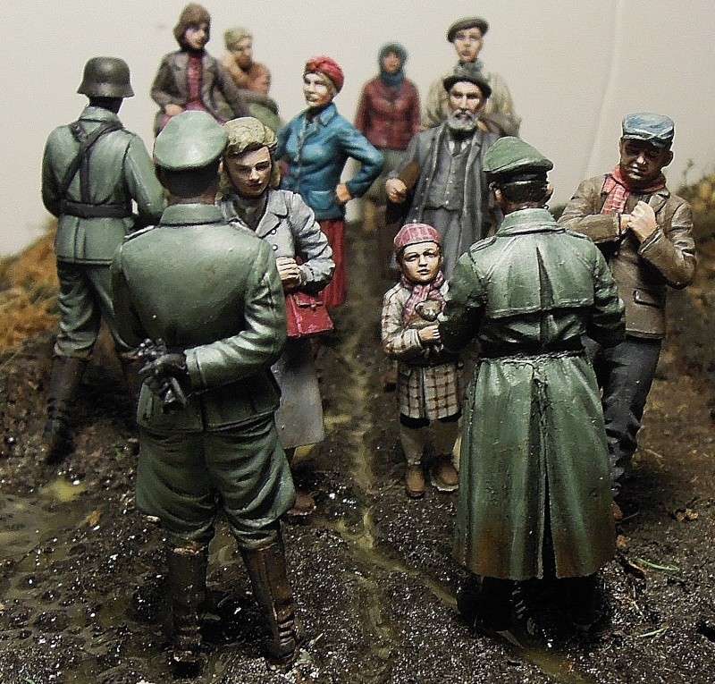 figurines diverses 1/35, whermacht, waffen SS, civil............  - Page 3 Dscn8614