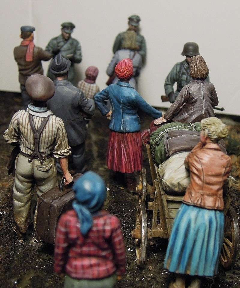 figurines diverses 1/35, whermacht, waffen SS, civil............  - Page 3 Dscn8617