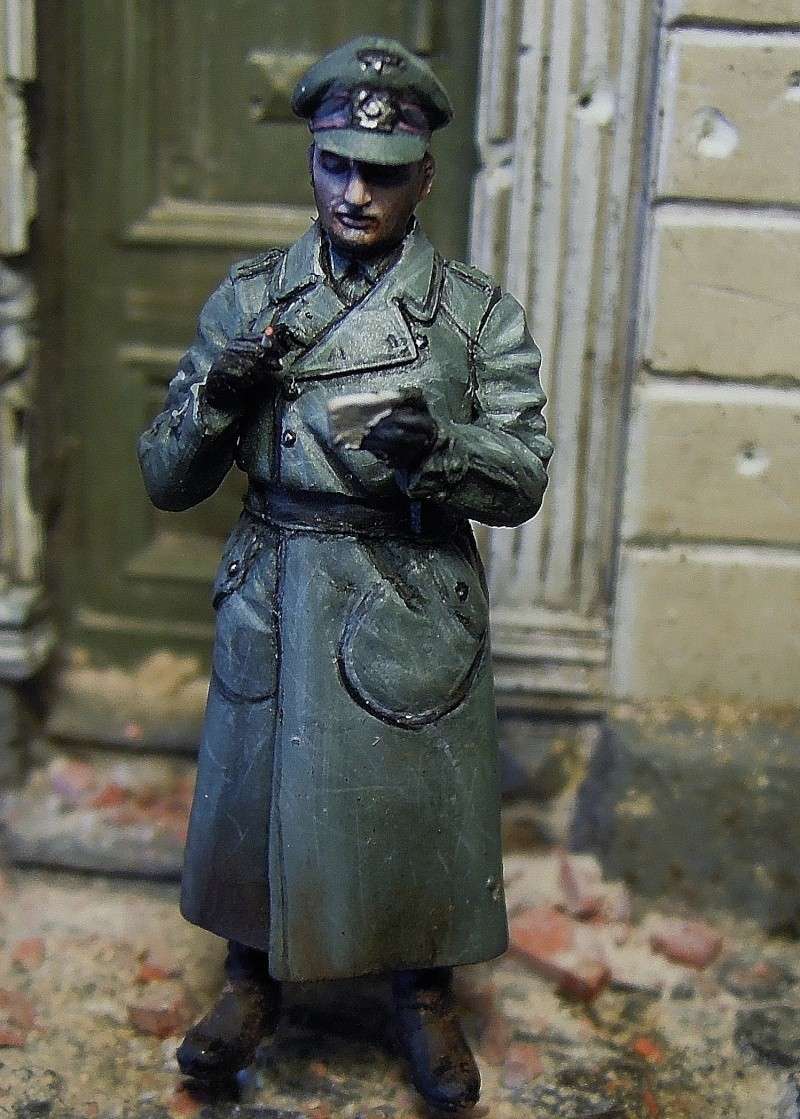 figurines diverses 1/35, whermacht, waffen SS, civil............ - Page 3 Dscn8620
