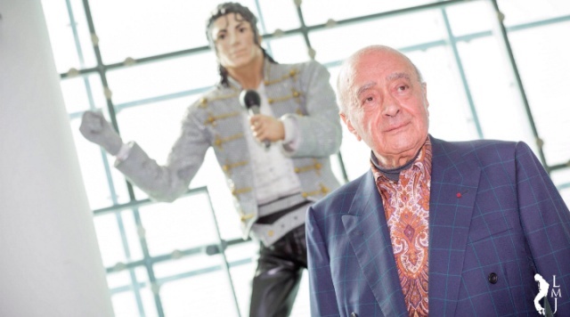 A Estátua de Al Fayed Michael Jackson se Mudou Para Museu Nacional de Futebol em Manchester Al-fay10