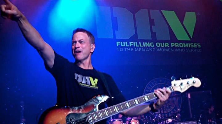 Gary Sinise - Page 25 53683210