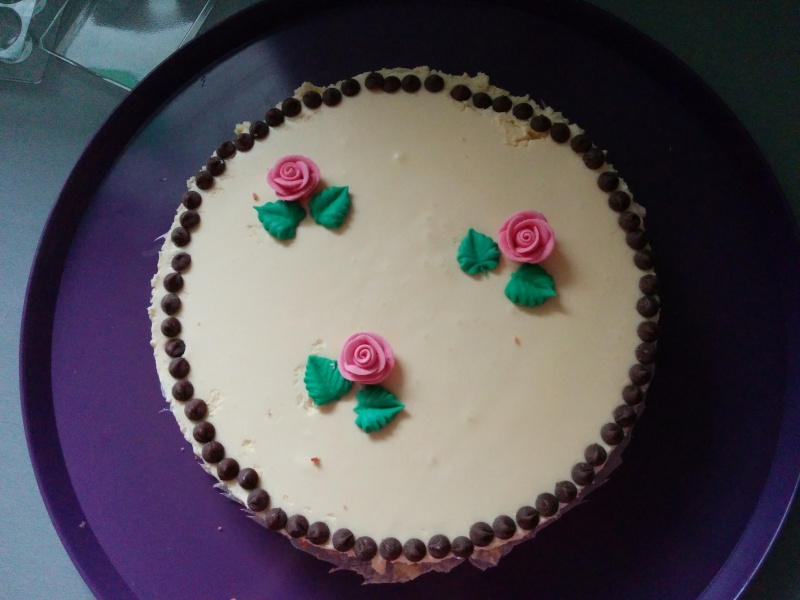 Gâteau mousseux au chocolat blanc et aux biscuits roses Img_2027
