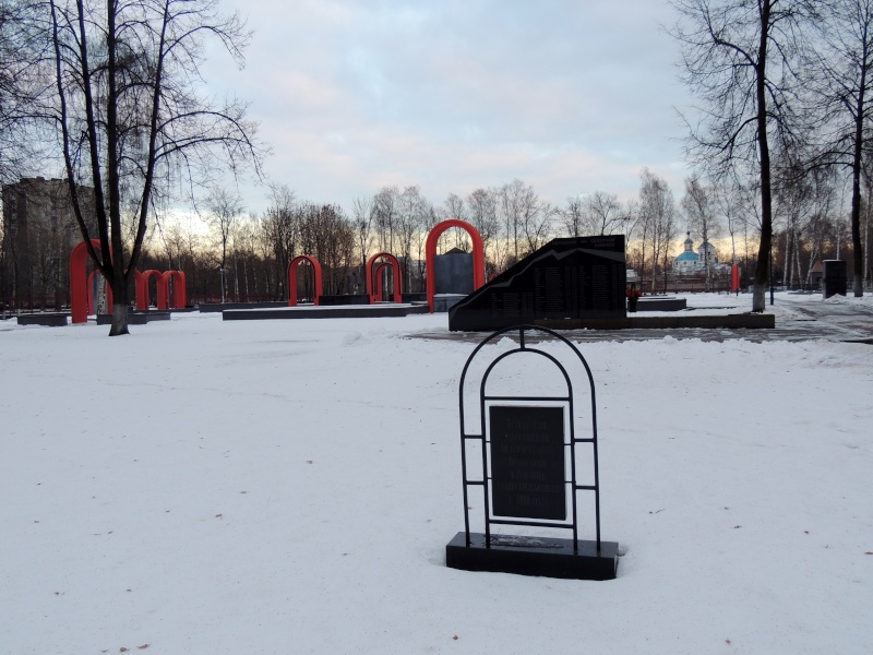 Музей боевой славы и Воинское мемориальное кладбище в Ярославле Dscn2625