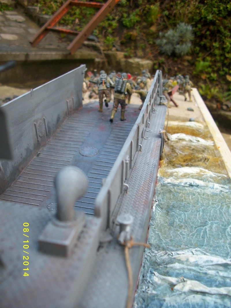 Michel (Mitch 70) : Barge [ ITALERI 1/35° ] : Débarquement sur une plage "J-Day" (Terminé). - Page 2 01410