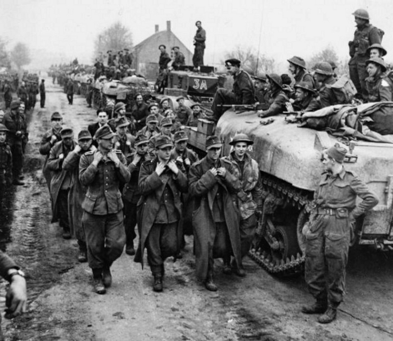 1945, la Wehrmacht et l’armée américaine attaquent l’Union Soviétique ! 810