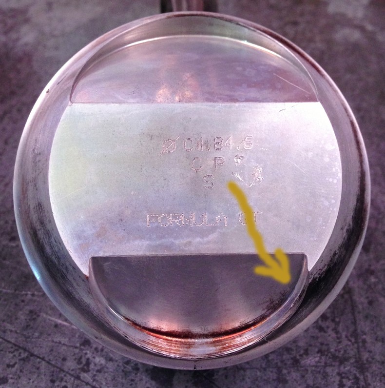 Décalage longitudinal des axes de soupapes ? Piston11