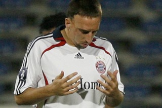 que pensez vous des miracles ? - Page 3 Ribery10