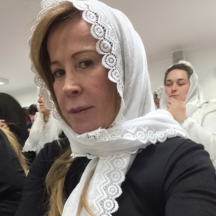 Ex-mulher de sertanejo congrega e usa véu na Congregação Cristã No brasill 26341910