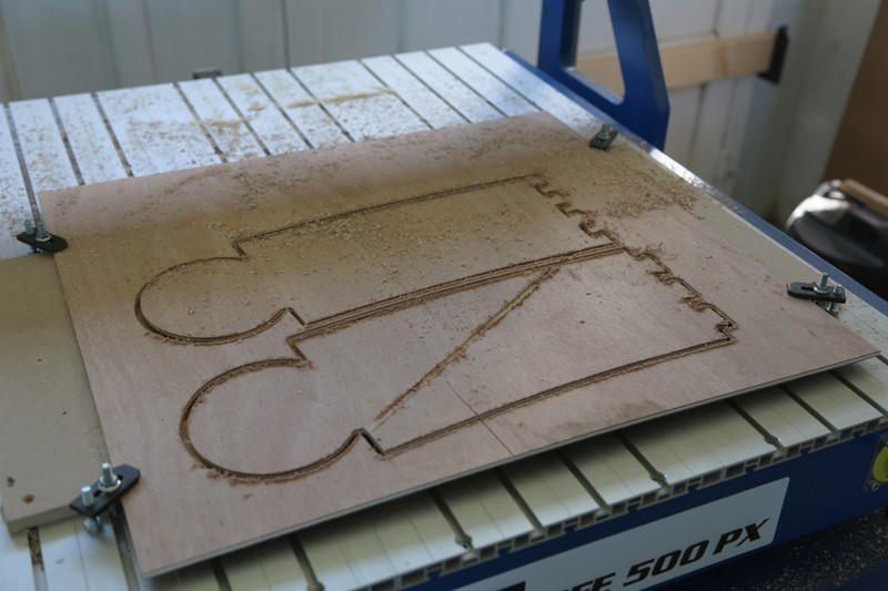 Gravure CNC avec V-Engrave d'une plaque de bateau. 16_jui25