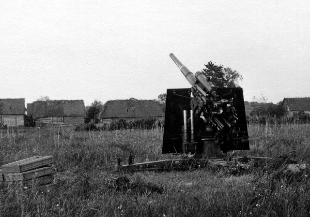 88 mm Flugzeugabwehrkanone (FlaK 18/36/37), terreur des alliés. - Page 3 61502610