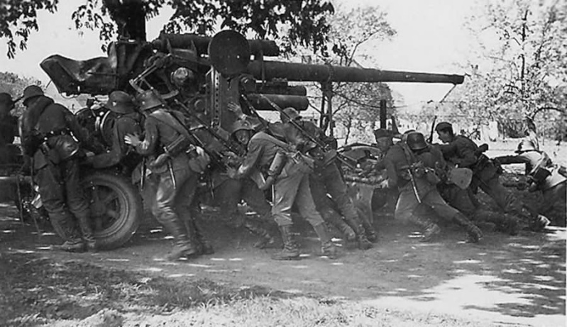 88 mm Flugzeugabwehrkanone (FlaK 18/36/37), terreur des alliés. - Page 5 Flak_110