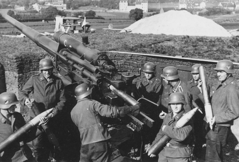 88 mm Flugzeugabwehrkanone (FlaK 18/36/37), terreur des alliés. - Page 4 Flak_818