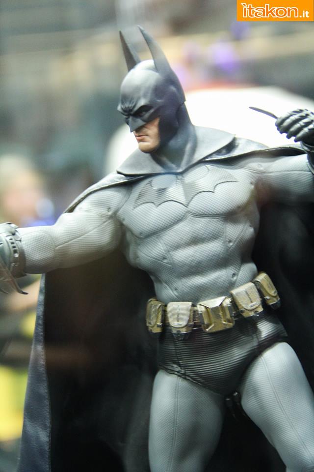 Hot Toys - Batman Arkham City - Batman Teaser 336