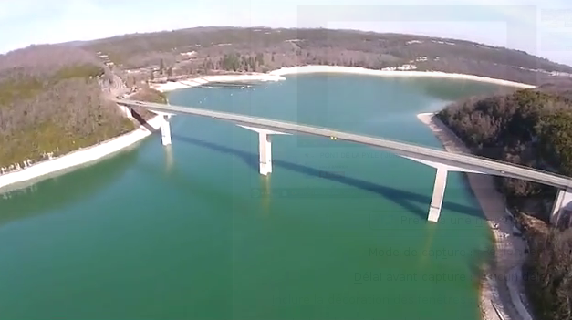 Quel lac ce pont traverse t-il . Captur77