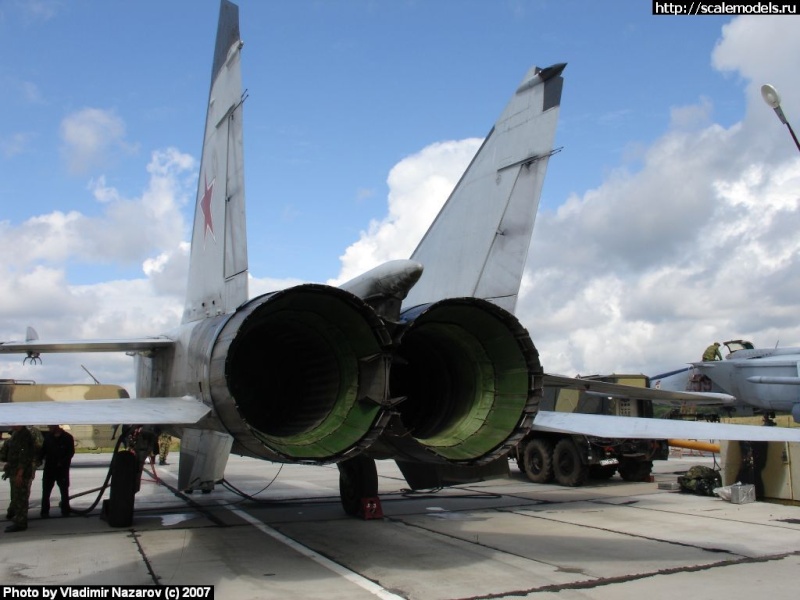MiG-25 PD/PDS "Foxbat" (Kitty Hawk) Dsc01210