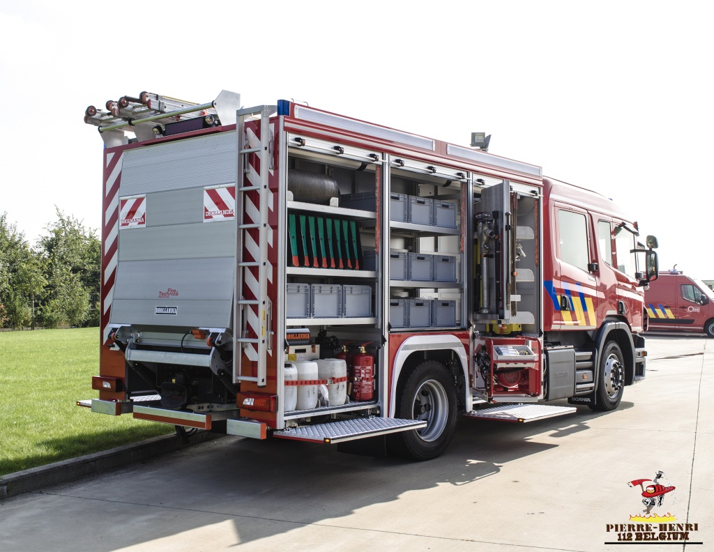 Nieuwe materiaalwagen brandweer Poperinge + photos (link) Pop1810