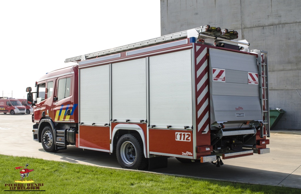Nieuwe materiaalwagen brandweer Poperinge + photos (link) Pop510