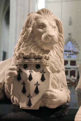 Tombeau de François II de Bretagne au Couvent des Carmes (aujourd'hui dans la cathédrale de Nantes) Lion10