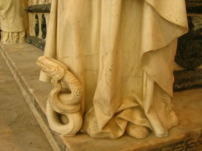 Tombeau de François II de Bretagne au Couvent des Carmes (aujourd'hui dans la cathédrale de Nantes) Serpen10