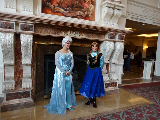 Disneyland Hotel :: Discesa Personaggi Dsc06411