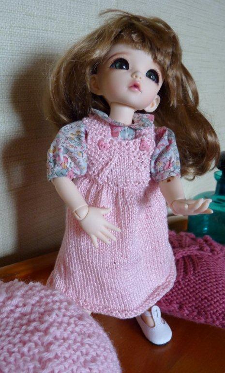 Brimbelle est arrivée, enfin habillée et coiffée!et pique ds la garde robe!!p1 P1060619