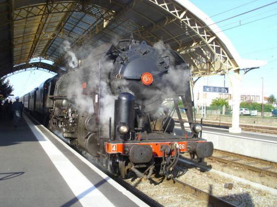 141R1126 sur la ligne de l'Ariège Hpim0110