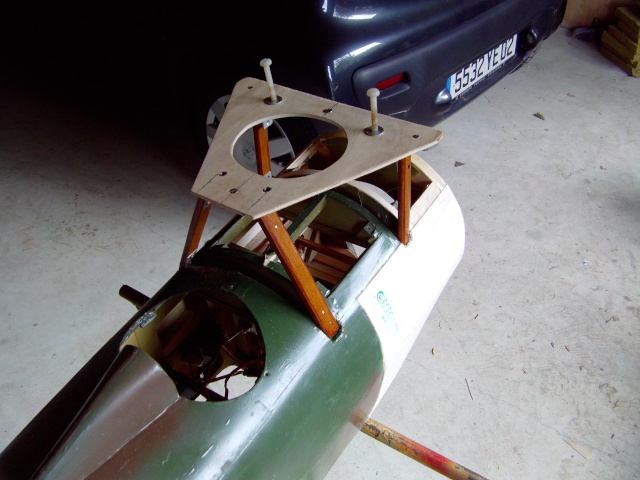 Réparation du Nieuport 17 après casse. Imag0071