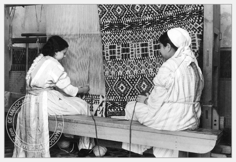 Fez : exposition d'artisans, tapis et broderie. 05-19310