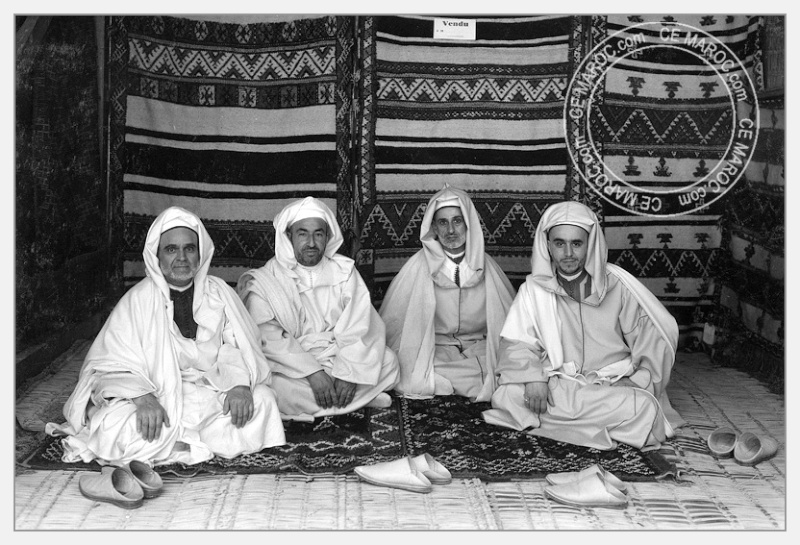 Fez : exposition d'artisans, tapis et broderie. 08-19710