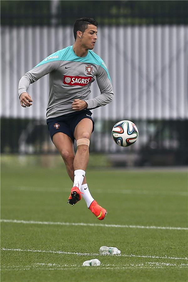 بالصور : كريستيانو رونالدو جاهز للمونديال .. Pictures: Cristiano Ronaldo is ready for the World Cup Ouousu13