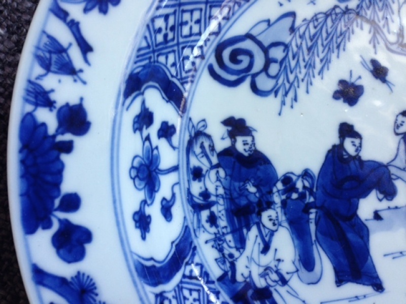 Coupe en porcelaine de Chine à décor de personnages Captur13