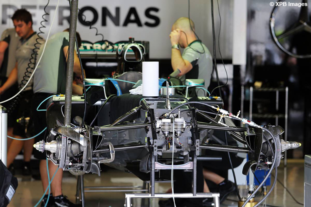 La technique de la Mercedes W05, la F1 qui gagne presque tout cette année 2014 06_mot10