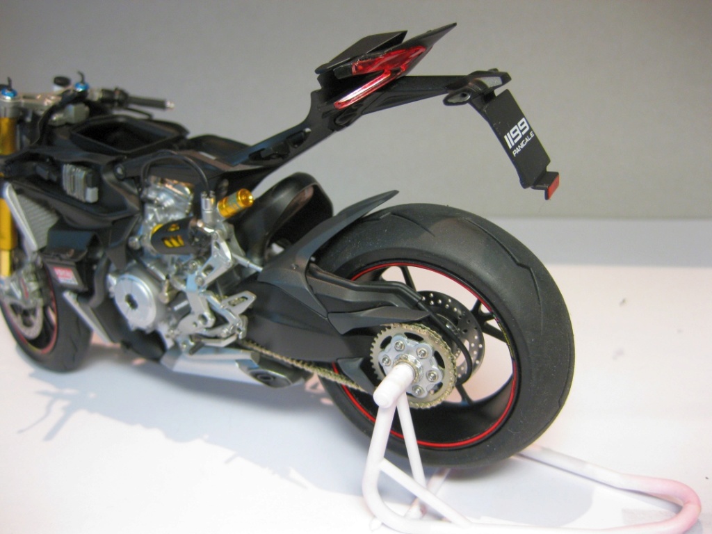 DUCATI 1199 Panigale S - Tamiya 1:12 geb. von Papersteve - Seite 3 008_ba22