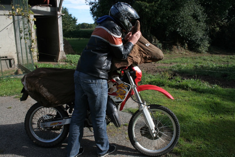 Concours sept 2012: "Votre moto illustre un titre de Film"  - Page 2 Img_3010