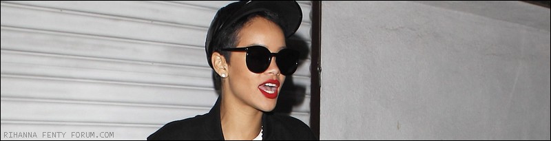 Rihanna quitte des studios d'enregistrement à Los Angeles 16/09/12 1_110