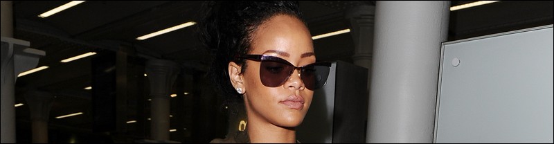Rihanna quitte son hôtel pour se rendre à l'aéroport de Londres 01/09/12 1_281210
