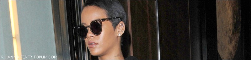 Rihanna quitte son hôtel pour se rendre à l'aéroport de Londres 27/09/12 1_284510
