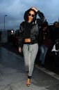 Rihanna quitte son hôtel pour se rendre à l'aéroport de Londres 27/09/12 Thumb_46