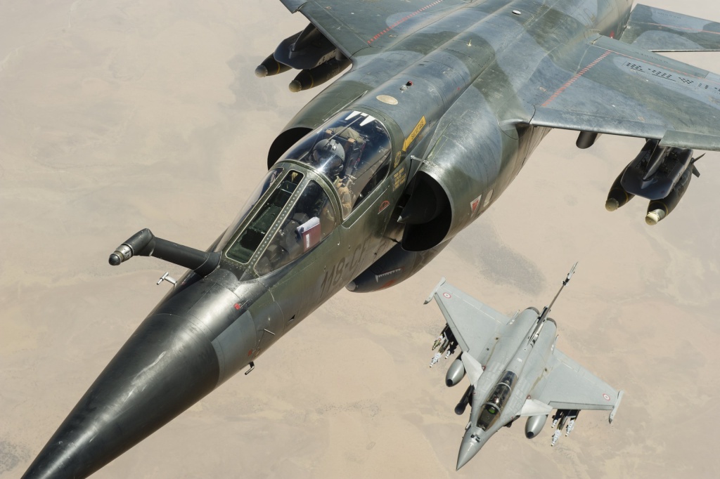 Mirage F1 CR - Heller - 1/72 - Mali 2013 (Fin le 09 Novembre) - Page 5 604_1110